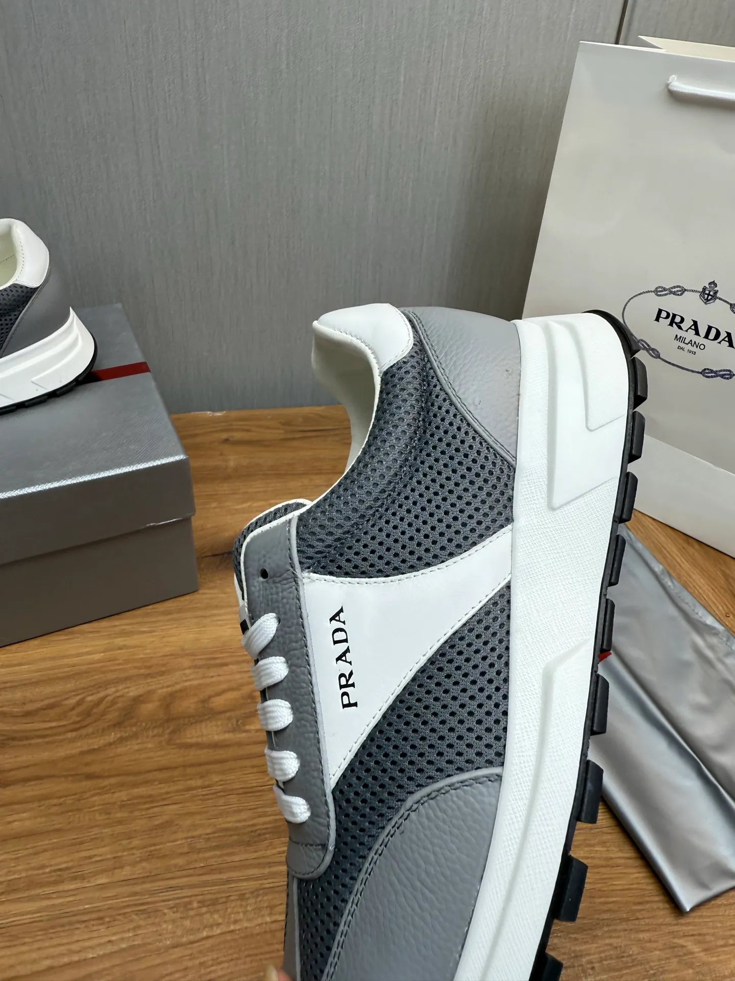 Men's shoes 💰560💰 [PRADA] Hot-selling men's shoes shipped 👏Official website synchronized ⬆️ Original cowhide fabric + cowhide lining, cowhide feet 🐮 1:1 shipment ✔️Original original bottom, 38-45 (45. Customized, non-refundable)